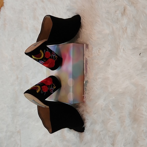 Steve Madden mules with floral embroidered  heel - Picture 1 of 8